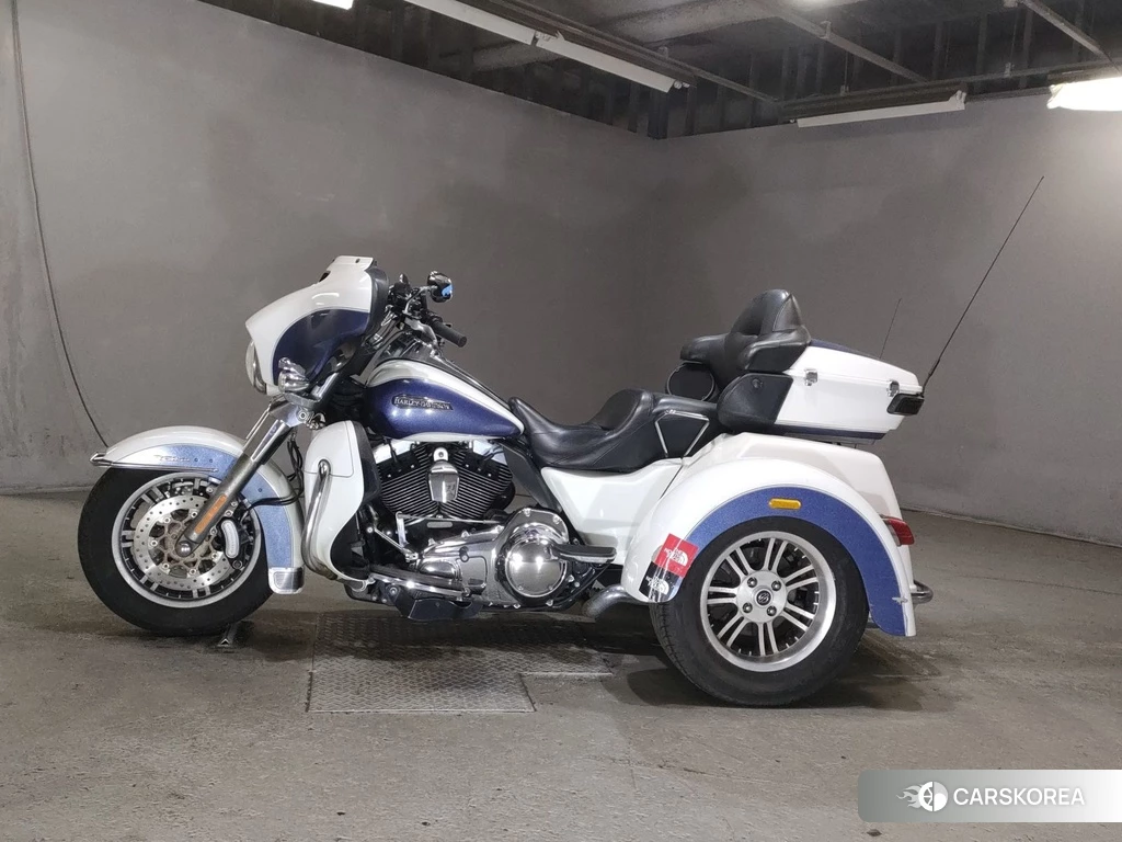 Проданный Harley-Davidson Electra Glide FLHTCUTG1690 2015 из Японии