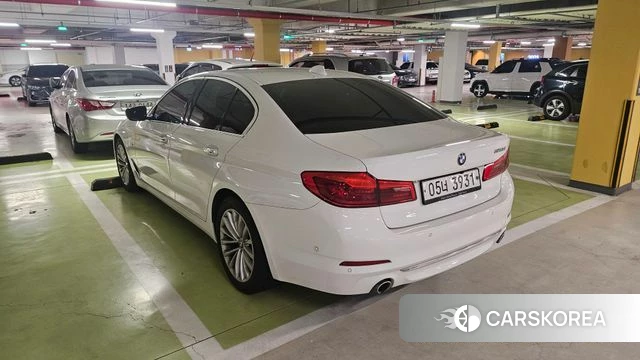 BMW 5 Series (G30) 2018 Белый из Кореи, фото 3