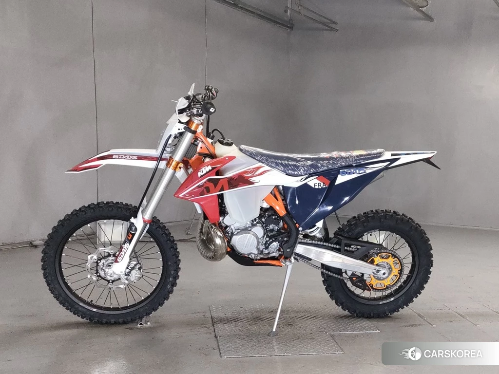 Проданный KTM 300EXC SIXDAYS 2023 из Японии, фото 2