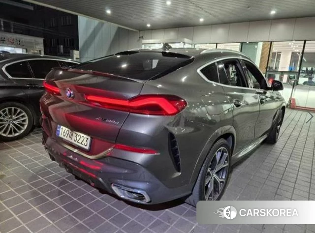 BMW X6 (G06) 2021 Светло-зеленый из Кореи, фото 2