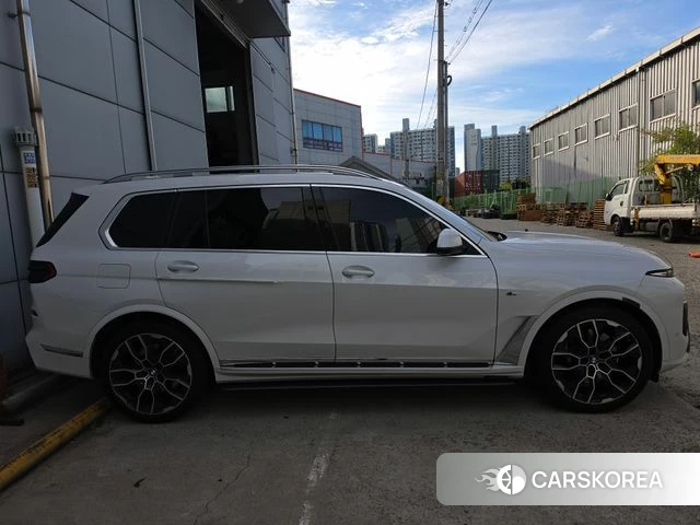 BMW X7 (G07) 2023 Белый из Кореи, фото 2