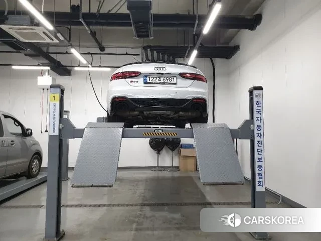 Audi RS5 (F5) 2021 Белый из Кореи, фото 2