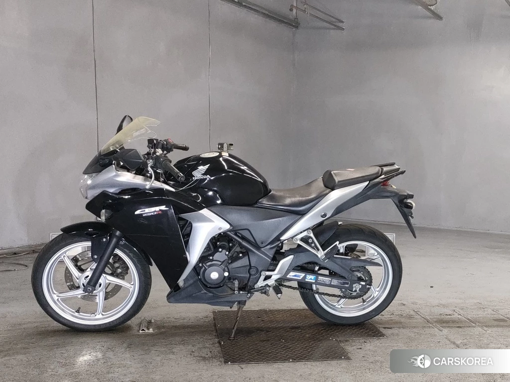 Проданный Honda CBR250R 2011 из Японии