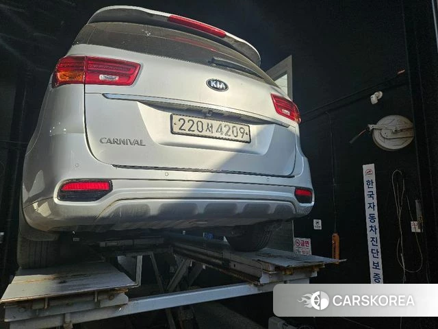 Kia The New Carnival 2018 Серебряный из Кореи, фото 2