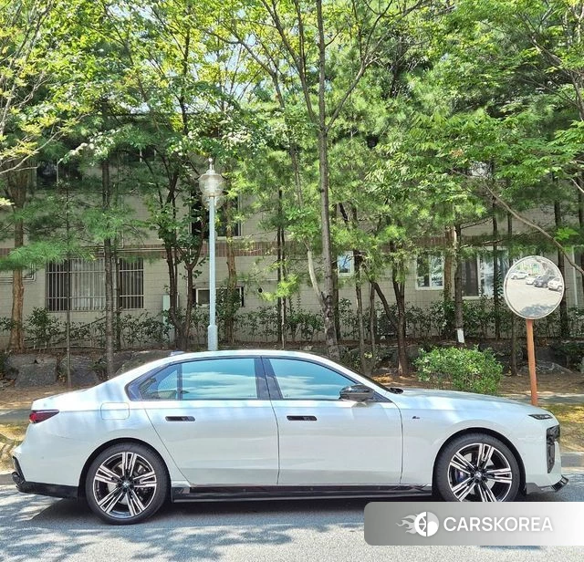 BMW i7 (G70) id 4560765 из Кореи 2