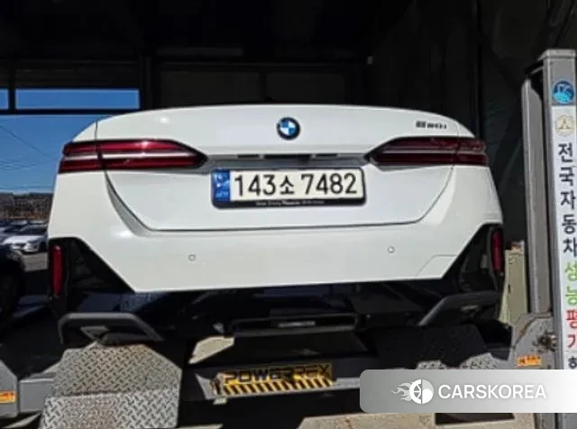 BMW 5 Series (G60) 2024 Белый из Кореи, фото 2