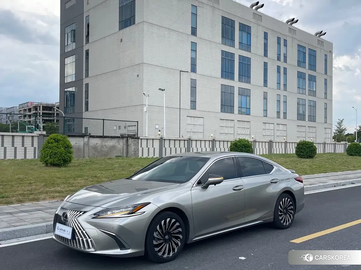 Lexus ES 2023 Champagne/brown из Китая, фото 2