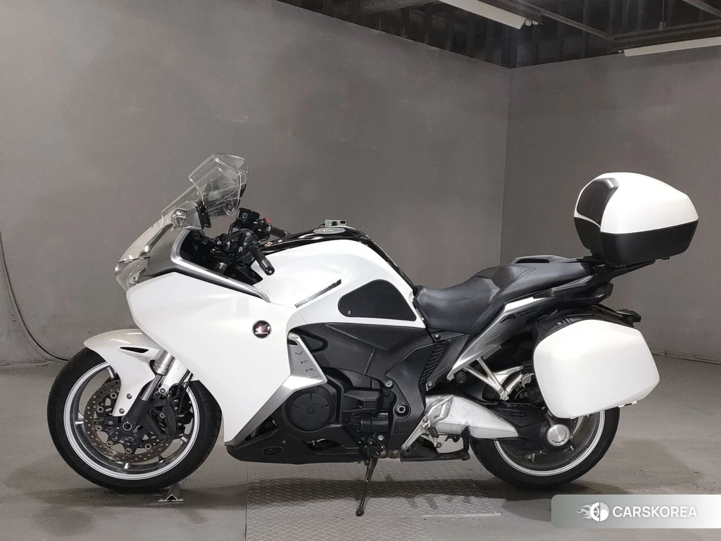 Проданный Honda VFR1200F DCT 2011 из Японии, фото 2
