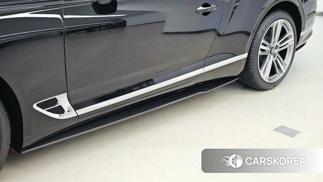 Bentley Continental 2024 Черный из Китая, фото 3