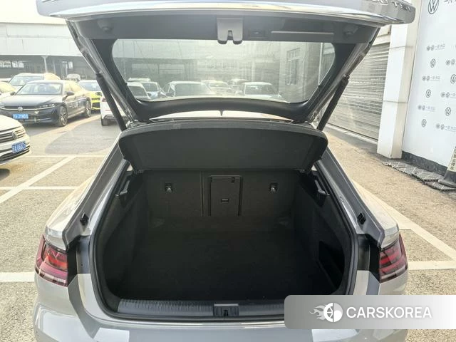 Volkswagen CC 2024 Темно-серый из Китая, фото 6