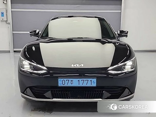 Kia EV6 2023 Черный из Кореи, фото 2