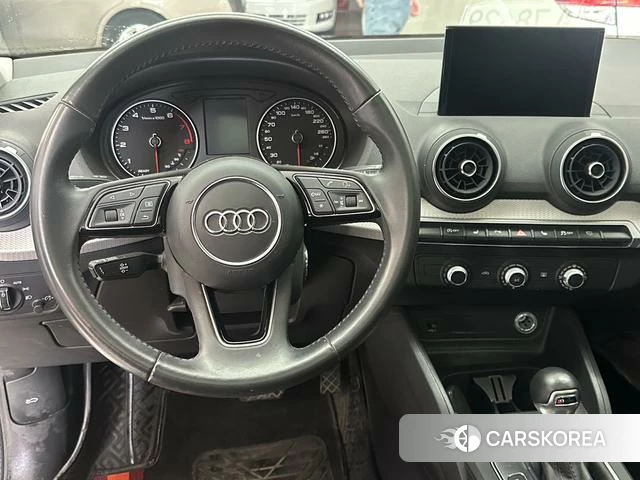 Audi Q2L 2021 Темно-серый из Китая, фото 2