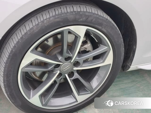 Audi A4L id 4387576 из Китая 12