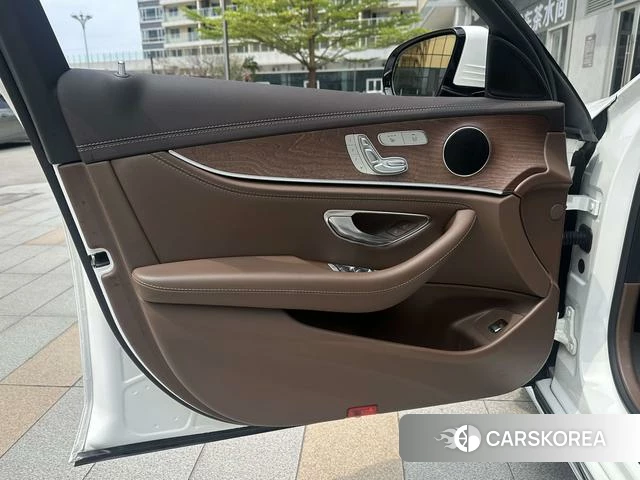 Mercedes-Benz E-class id 4263698 из Китая 12