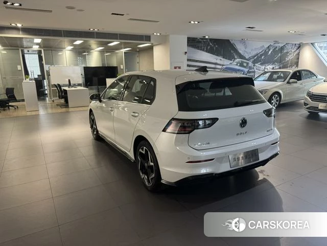 Volkswagen Golf 2025 Белый из Китая, фото 2