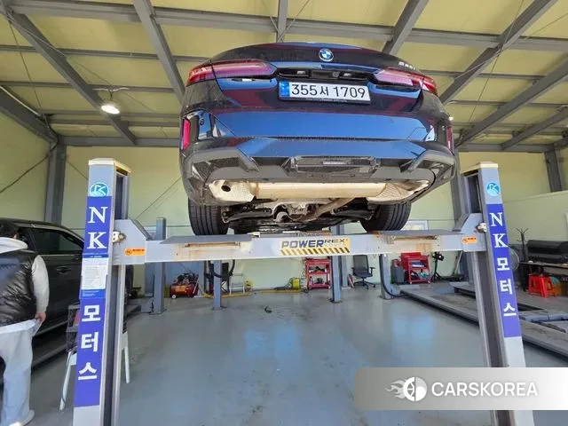 BMW 5 Series (G60) 2024 Черный из Кореи, фото 2