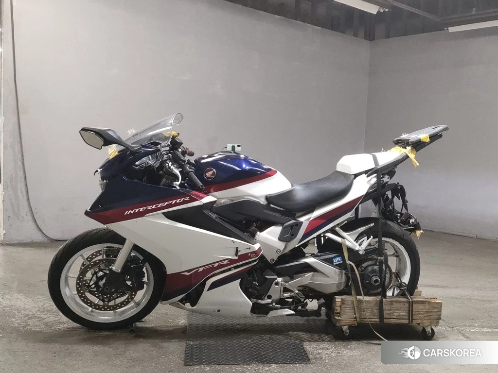 Проданный Honda VFR800F 2020 из Японии, фото 2