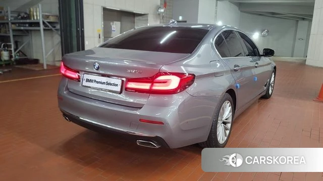 BMW 5 Series (G30) 2023 Серебристо-серый из Кореи, фото 5