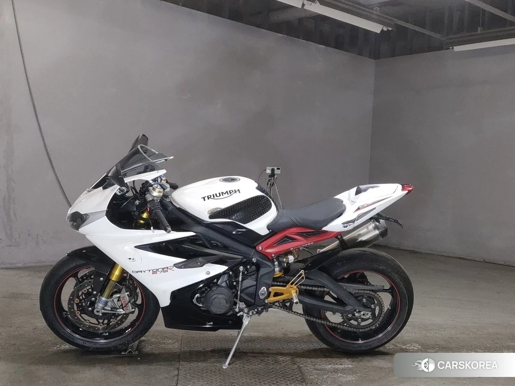 Проданный Triumph DAYTONA 675R 2015 из Японии, фото 2