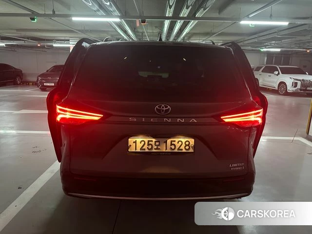 Toyota Sienna 4th Generation 2021 Серый из Кореи, фото 2