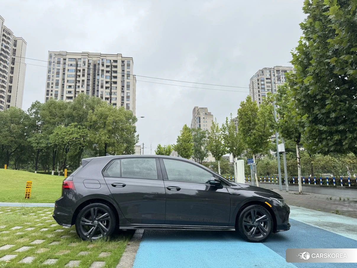 Volkswagen Golf 2023 Черный из Китая, фото 6