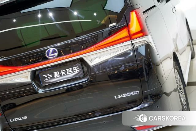 Lexus LM id 4258946 из Китая 12