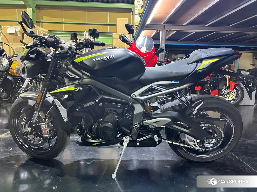 Проданный Triumph STREET TRIPLE 765 RS 2021 из Японии, фото 2