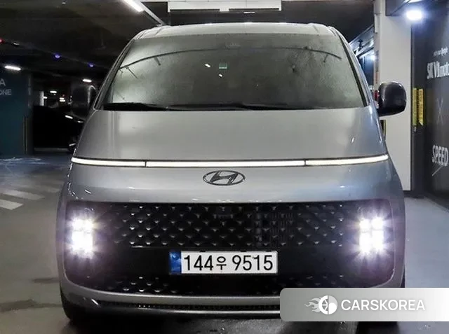 Hyundai Staria 2023 Серебристо-серый из Кореи, фото 2