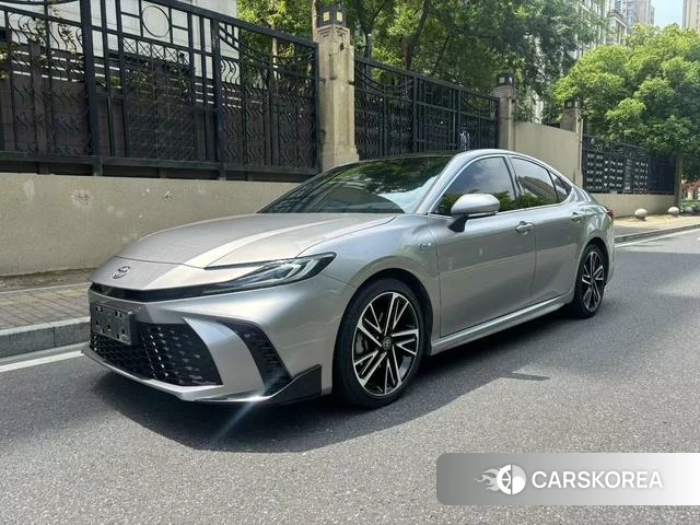 Toyota Camry 2025 Серебристо-серый из Китая, фото 2