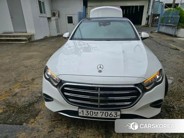 Mercedes-Benz E-Class W214 2024 Белый из Кореи, фото 2