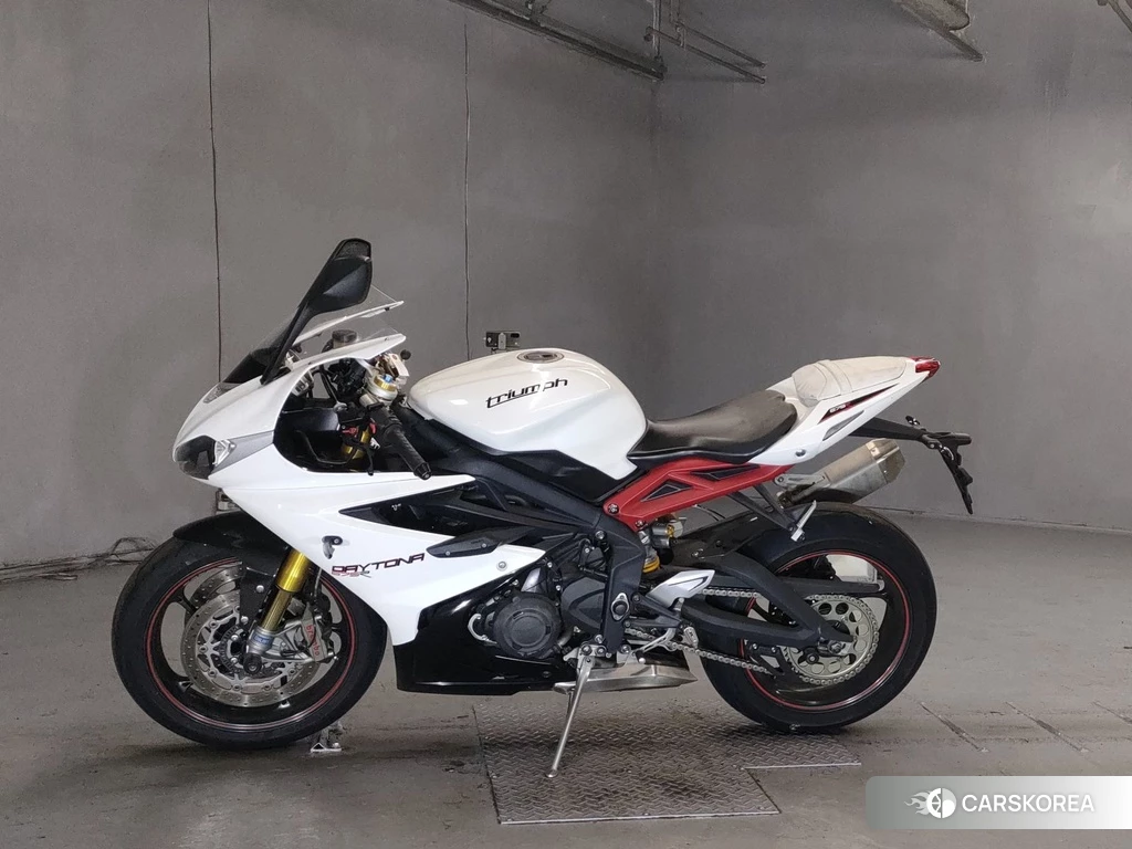 Проданный Triumph DAYTONA 675R 2014 из Японии, фото 2