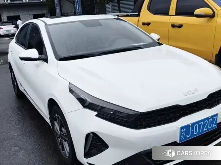 Kia K3 2023 Белый из Китая, фото 3