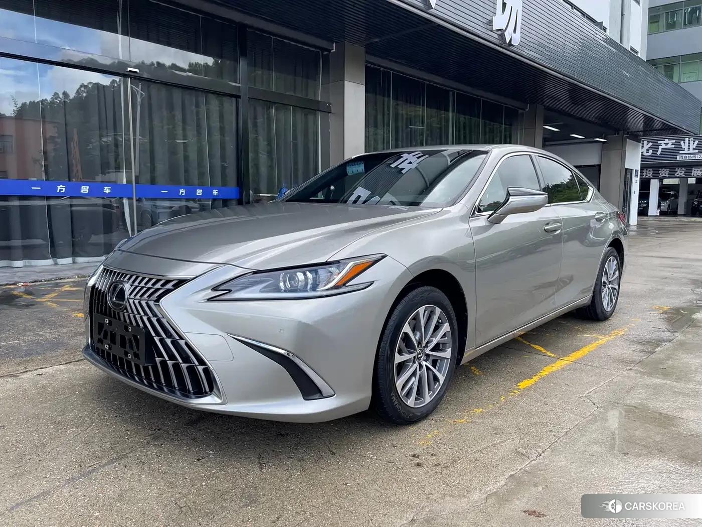 Lexus ES 2023 Silver/gray из Китая, фото 2