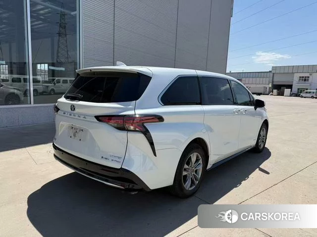 Toyota Saina 2024 Белый из Китая, фото 2