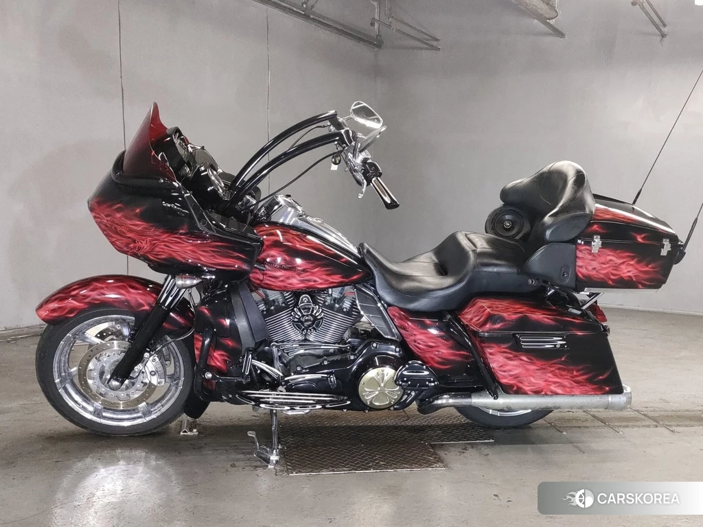 Проданный Harley-Davidson Road Glide FLTRUSE1800 CVO 2011 из Японии