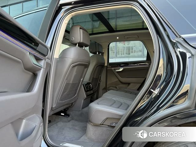 Volkswagen Touareg 2021 Черный из Китая, фото 2