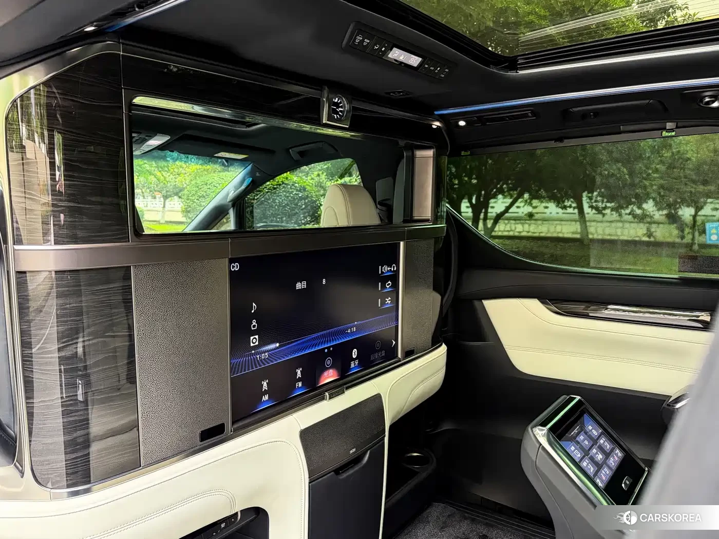 Lexus LM id 4628946 из Китая 12