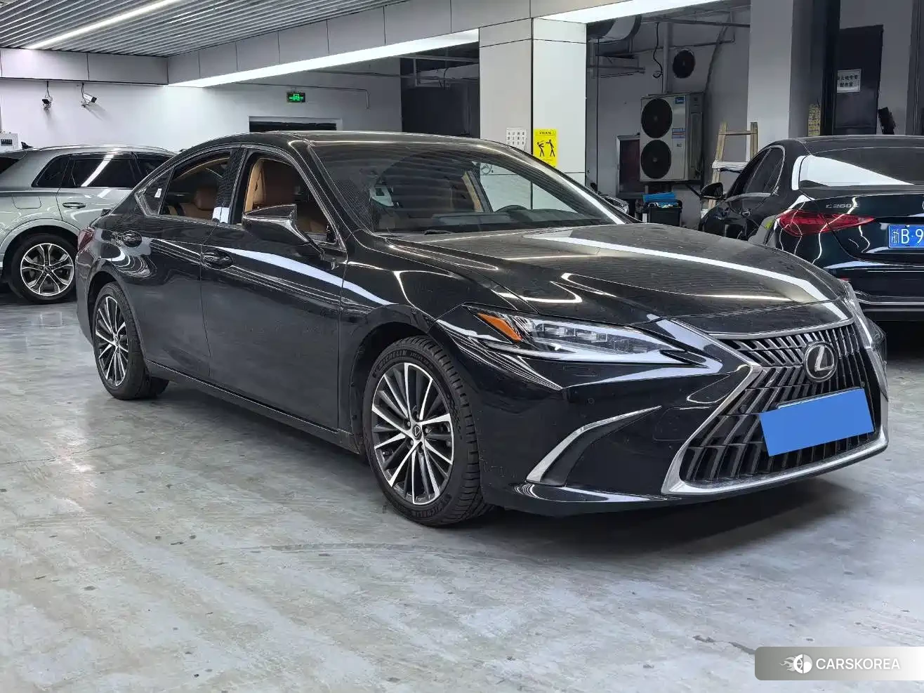 Lexus ES 2023 Черный из Китая, фото 2