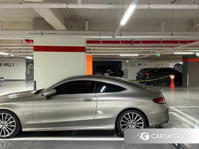 Mercedes-Benz C-Class W205 2023 Песочный из Кореи, фото 2