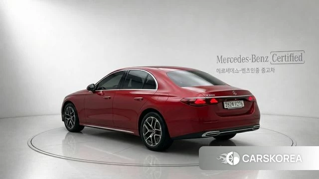 Mercedes-Benz E-Class W214 2025 Красный из Кореи, фото 4