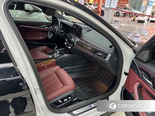 BMW 5 series 2022 Черный из Китая, фото 2