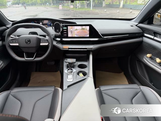 Chang'an UNI-V 2023 Белый из Китая, фото 2