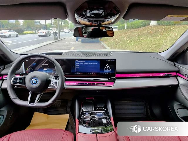 BMW i5 2025 Белый из Китая, фото 2