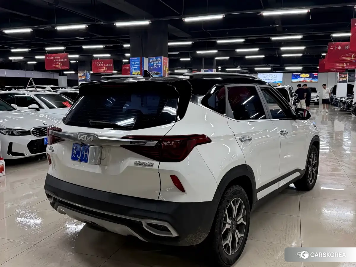 Kia KX3 2022 Белый из Китая, фото 2