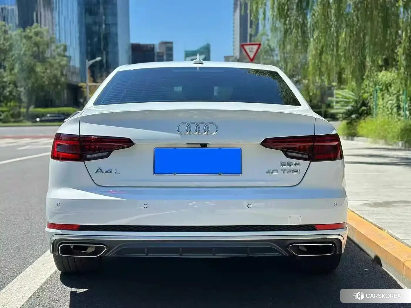 Audi A4L 2018 Белый из Китая, фото 2