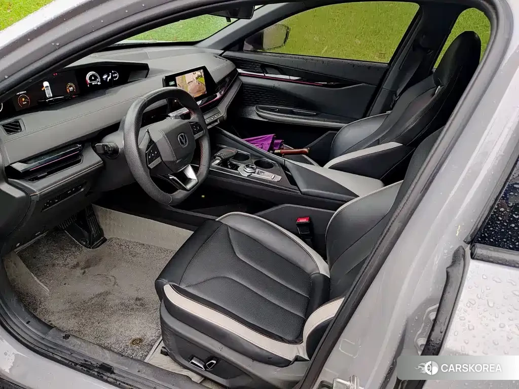 Chang'an UNI-V 2023 Silver/gray из Китая, фото 3