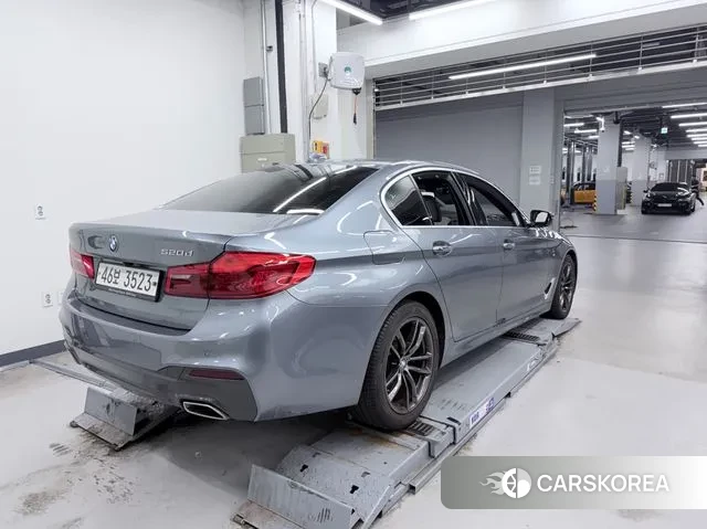 BMW 5 Series (G30) 2018 Серый из Кореи, фото 2