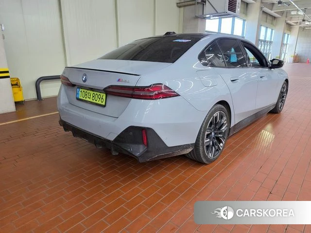 BMW i5 (G60) 2024 Светло-серебряный цвет из Кореи, фото 3