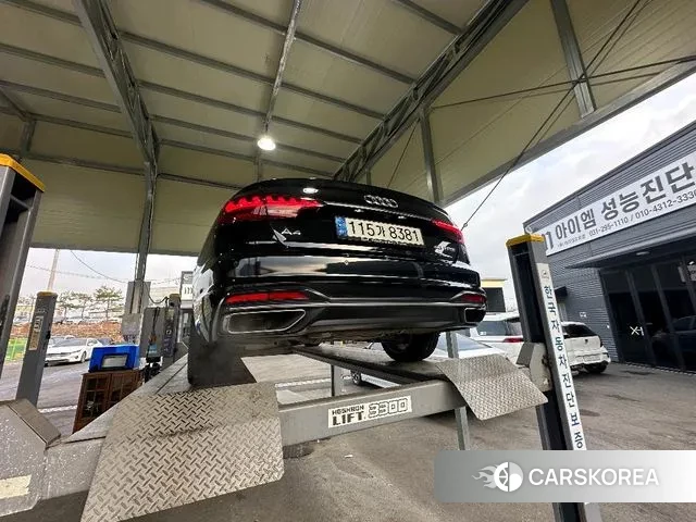 Audi A4 (B9) 2023 Черный из Кореи, фото 2
