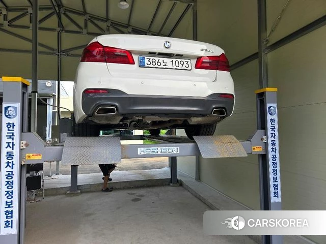 BMW 5 Series (G30) 2020 Белый из Кореи, фото 2